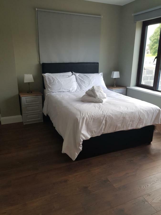 Park View Apartment Голуей Екстериор снимка