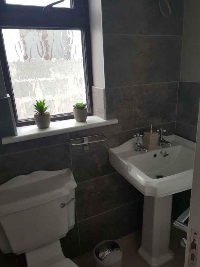 Park View Apartment Голуей Екстериор снимка